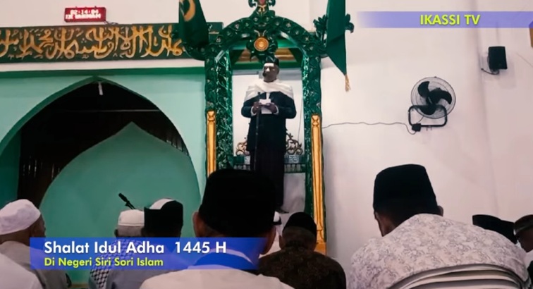 Jadi Khotib Sholat Idul Adha di Masjid Baiturrahman Siri Sori Islam Ketua IKASSI Ambon Tekankan Perdamaian di Maluku